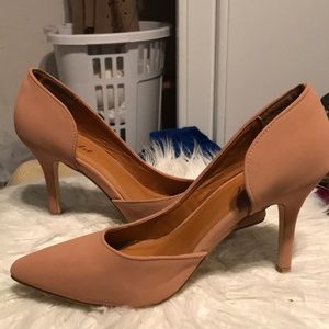 Brand new heels. Never worn. In great condition!
